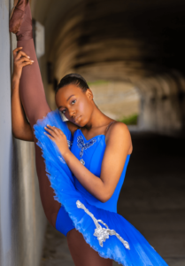 young woman doing ballet in a bridge tunnel outside, outdoor photography, outdoor photographer, Senior photography, portrait photographer